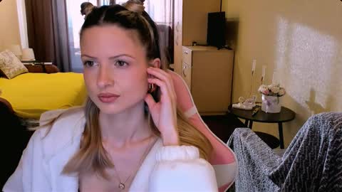 Snapshot of julie_flores chatting on February 20, 2026, 4:42 am Julie online show from February 20, 2026, 4:42 am