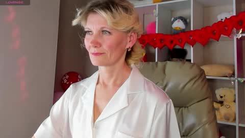 Julie Lucasss online show from February 14, 2026, 9:06 am