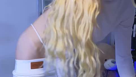 Julia online show from February 8, 2026, 1:14 pm