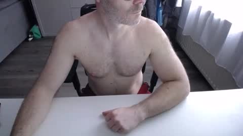 Snapshot of julienneedyou chatting on December 14, 2025, 11:37 am julienneedyou online show from December 14, 2025, 11:37 am