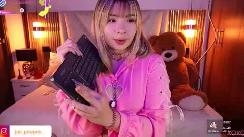 jullianapriv_ online show from February 21, 2026, 1:34 pm