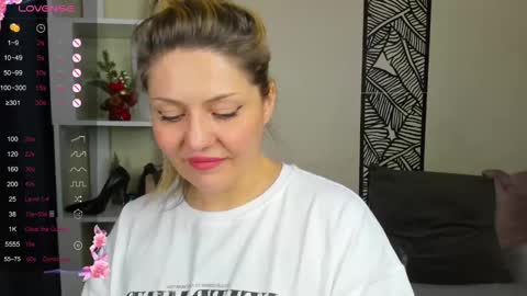 Snapshot of jully_rox chatting on December 8, 2024, 4:35 am Jully online show from December 8, 2024, 4:35 am