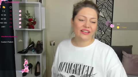 Snapshot of jully_rox chatting on December 9, 2024, 2:02 am Jully online show from December 9, 2024, 2:02 am