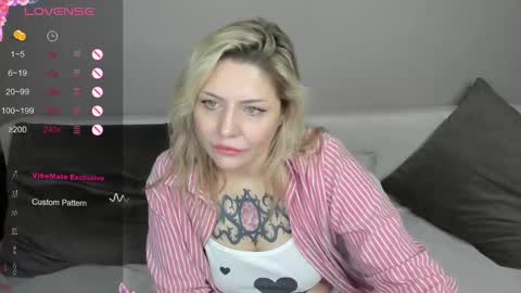 Snapshot of jully_rox chatting on February 10, 2025, 8:42 am Jully online show from February 10, 2025, 8:42 am