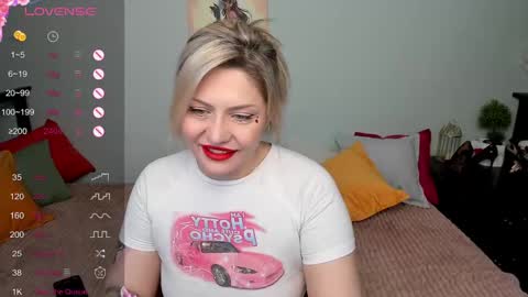 Snapshot of jully_rox chatting on February 15, 2025, 8:44 am Jully online show from February 15, 2025, 8:44 am