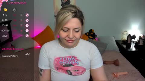 Snapshot of jully_rox chatting on February 26, 2025, 3:19 pm Jully online show from February 26, 2025, 3:19 pm