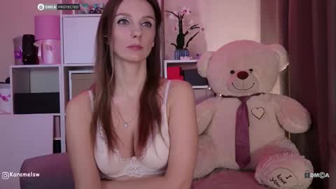 Julia online show from March 6, 2026, 8:38 pm