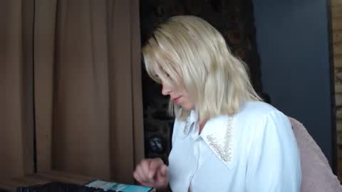 Snapshot of karina_fun chatting on September 19, 2025, 2:46 am karina online show from September 19, 2025, 2:46 am