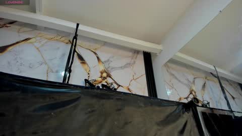 KarinaSimonz online show from December 19, 2025, 9:00 pm