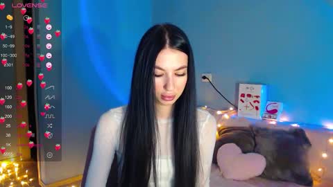 Kira online show from September 9, 2025, 2:22 am