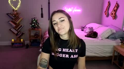 Snapshot of katieverona chatting on December 22, 2024, 1:34 am Katie Verona online show from December 22, 2024, 1:34 am