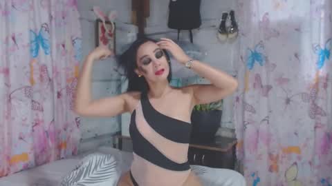 Snapshot of katrinaveronica chatting on December 7, 2024, 10:28 pm KatrinaVeronica online show from December 7, 2024, 10:28 pm