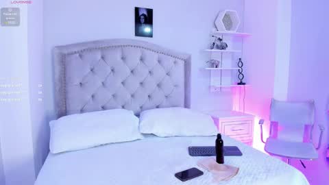 kellyMillian  online show from December 14, 2024, 7:03 pm