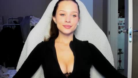 ketlinrous online show from September 17, 2025, 2:52 pm