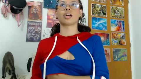 kiaralenon online show from November 21, 2025, 1:48 am