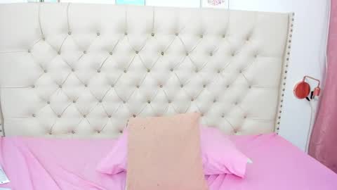 Snapshot of kim_eli chatting on January 19, 2025, 1:43 am kim_eli online show from January 19, 2025, 1:43 am