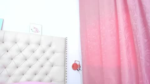 Snapshot of kim_eli chatting on February 7, 2025, 9:15 pm kim_eli online show from February 7, 2025, 9:15 pm