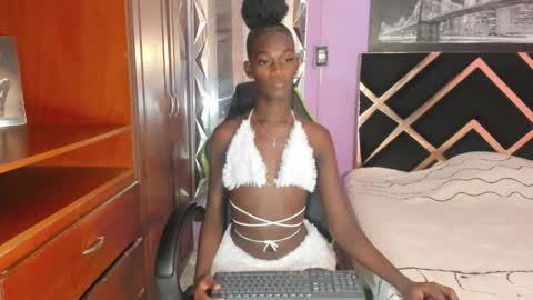 kimberly_ebonny online show from October 24, 2025, 2:13 pm