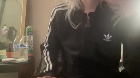 Snapshot of kinkypinky415 chatting on December 18, 2024, 8:31 am Kinky Pinky online show from December 18, 2024, 8:31 am