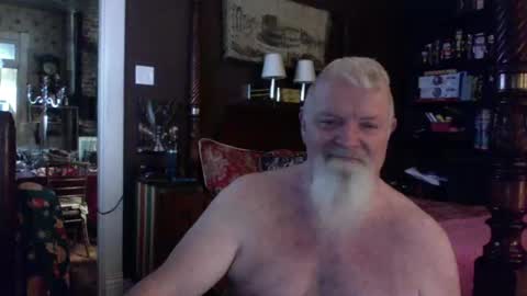 Snapshot of kyhgihntight chatting on December 18, 2025, 10:05 pm Nick Nude Celt KYHighNTight online show from December 18, 2025, 10:05 pm