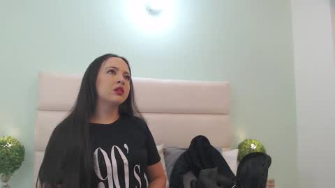 Snapshot of kyliiebaker chatting on February 19, 2026, 10:55 am Kylie online show from February 19, 2026, 10:55 am