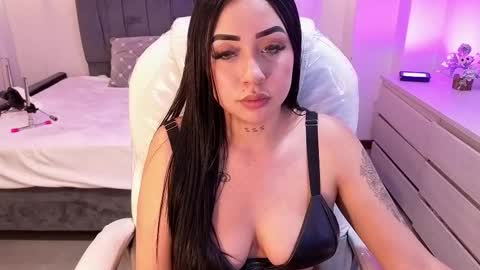 Snapshot of laara_croft chatting on February 19, 2026, 9:22 pm L A R A online show from February 19, 2026, 9:22 pm