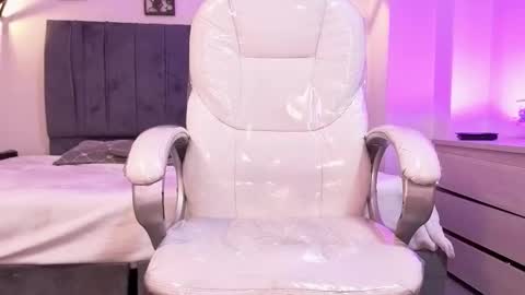 Snapshot of laara_croft chatting on February 21, 2026, 9:05 pm L A R A online show from February 21, 2026, 9:05 pm