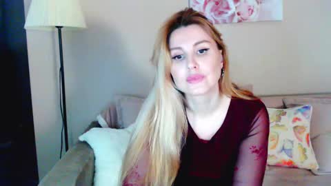 Snapshot of lady__moon__ chatting on February 15, 2025, 1:05 pm Lady moon online show from February 15, 2025, 1:05 pm