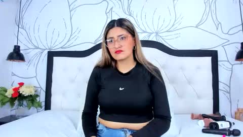 Snapshot of lady_falcon chatting on March 1, 2026, 2:24 am LADY online show from March 1, 2026, 2:24 am