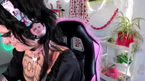 Snapshot of lady_sontse_ chatting on February 8, 2026, 9:07 pm Mia online show from February 8, 2026, 9:07 pm