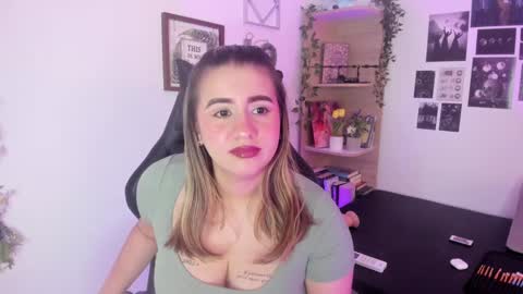 lanaherondale_ online show from September 15, 2025, 7:58 pm