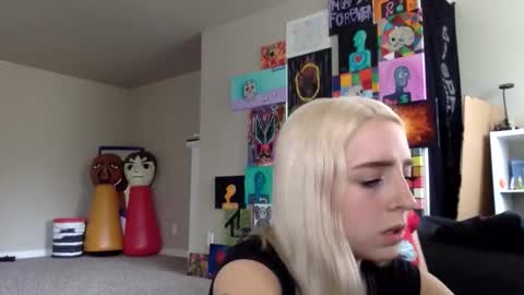 Snapshot of latenightkash chatting on February 22, 2026, 10:41 pm Roxy blue online show from February 22, 2026, 10:41 pm