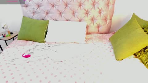 Snapshot of latikamarala_ chatting on January 7, 2025, 5:54 am Lorena online show from January 7, 2025, 5:54 am