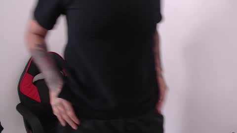 Snapshot of latinaleksa chatting on October 20, 2025, 4:29 pm Alex online show from October 20, 2025, 4:29 pm