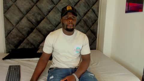 LEANDRO online show from October 4, 2025, 3:48 am