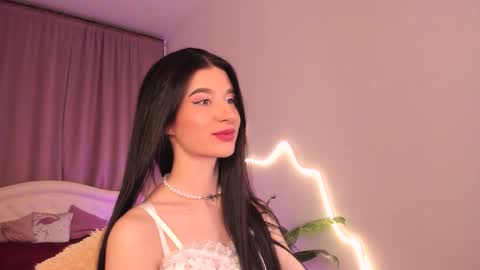 Snapshot of laura_coy chatting on February 9, 2026, 12:58 am Laura online show from February 9, 2026, 12:58 am