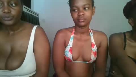 layla_cutiee online show from February 26, 2026, 7:29 am