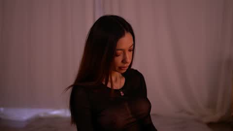 laylakristal online show from November 9, 2025, 6:23 am