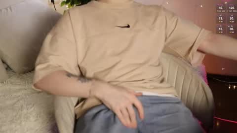 Snapshot of laynevibe chatting on March 8, 2025, 6:05 pm ntmu online show from March 8, 2025, 6:05 pm