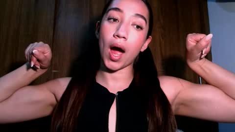 Snapshot of leanaalhub chatting on February 17, 2026, 11:33 pm leanaalhub online show from February 17, 2026, 11:33 pm