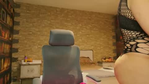 Snapshot of leylaaxxx chatting on March 3, 2026, 6:52 am Leyla online show from March 3, 2026, 6:52 am