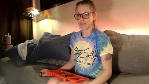 Snapshot of lezzrene chatting on December 5, 2024, 5:15 am Hornystonerchick online show from December 5, 2024, 5:15 am