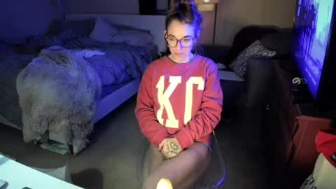 Snapshot of lezzrene chatting on January 4, 2025, 7:34 am Hornystonerchick online show from January 4, 2025, 7:34 am