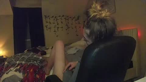 Snapshot of lezzrene chatting on February 21, 2025, 8:51 am Hornystonerchick online show from February 21, 2025, 8:51 am