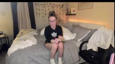 Snapshot of lezzrene chatting on February 28, 2025, 6:43 am Hornystonerchick online show from February 28, 2025, 6:43 am