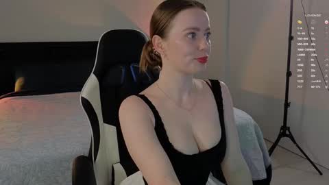 Snapshot of li_j chatting on September 15, 2025, 12:32 am Linda my FANSLY red fury online show from September 15, 2025, 12:32 am