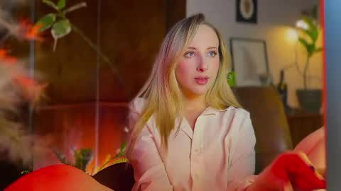 Snapshot of lierie chatting on February 12, 2026, 6:14 pm its my birthday today so im offline but id be so happy if you felt like sending me a birthday love while im away online show from February 12, 2026, 6:14 pm