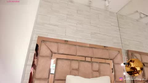 LILIAN  online show from February 4, 2026, 6:47 pm