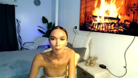 Snapshot of lillyholland_xx chatting on February 14, 2025, 2:33 pm lillyholland online show from February 14, 2025, 2:33 pm
