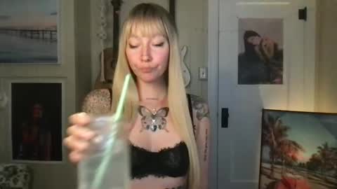 Snapshot of lilpeachykeenn chatting on December 2, 2024, 10:45 pm Lilpeachykeenn online show from December 2, 2024, 10:45 pm